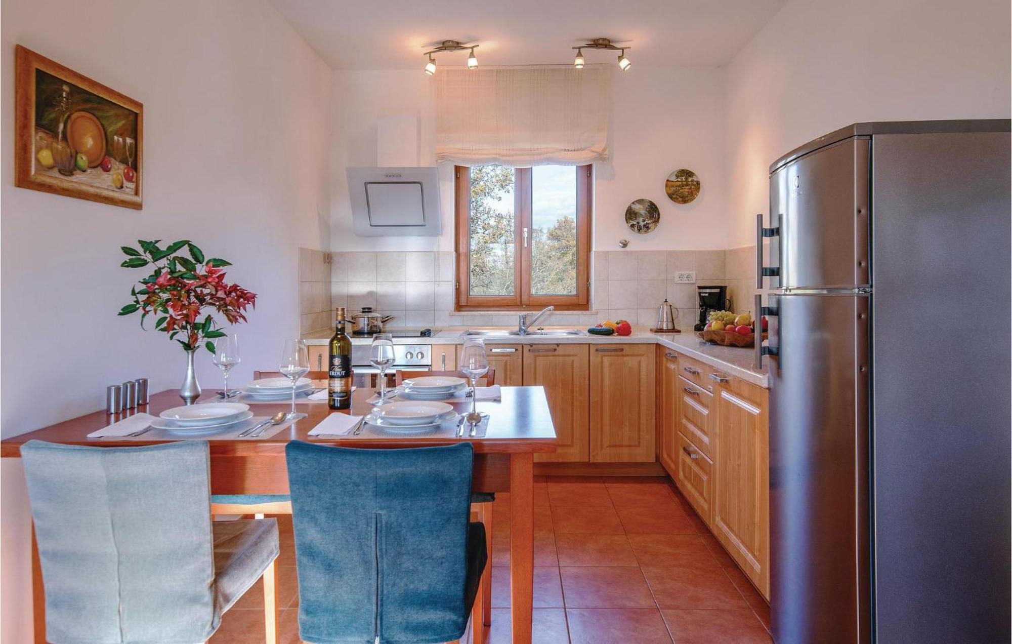 Beautiful Home In Bale With Kitchen Exteriör bild