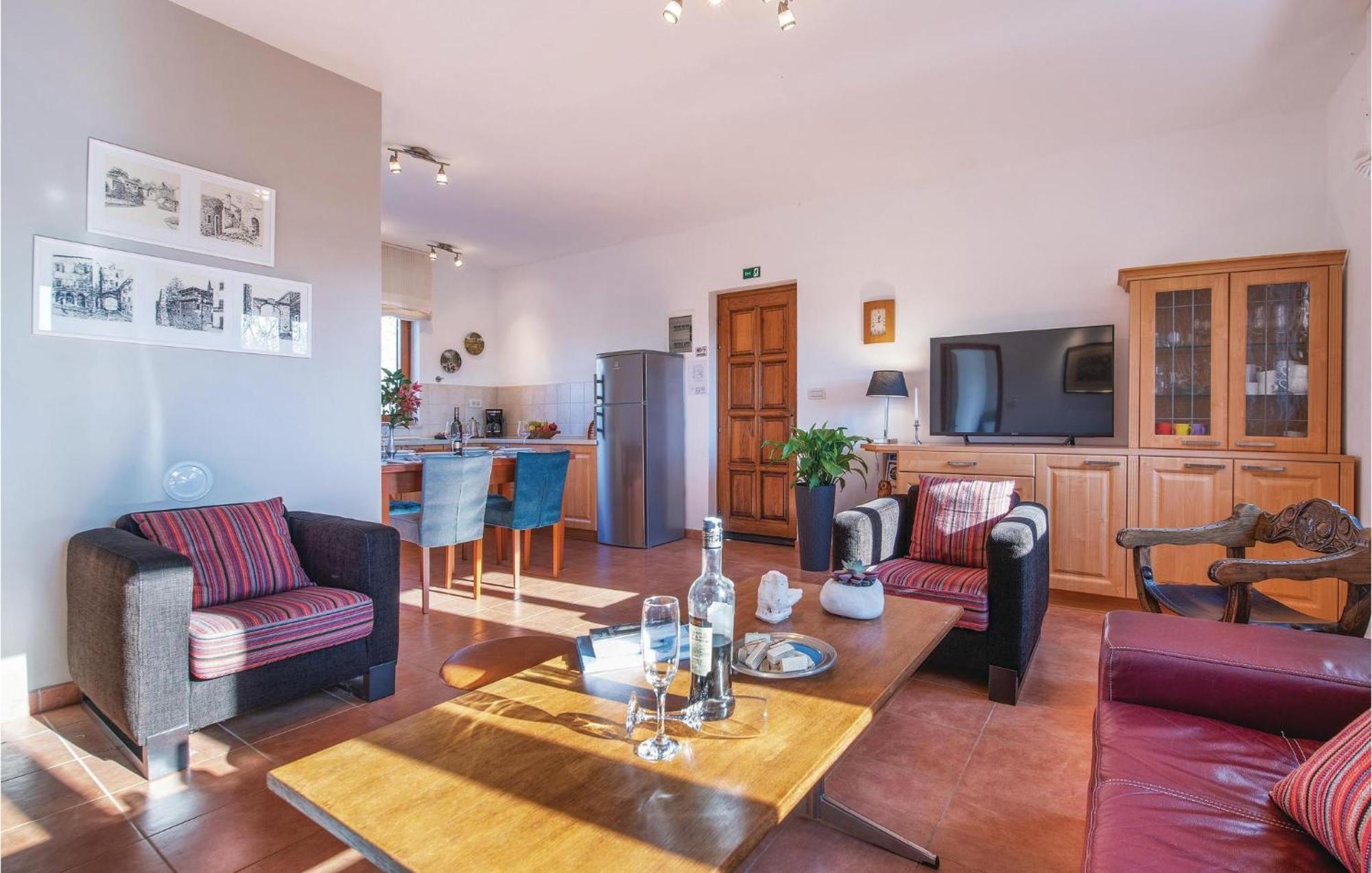 Beautiful Home In Bale With Kitchen Exteriör bild